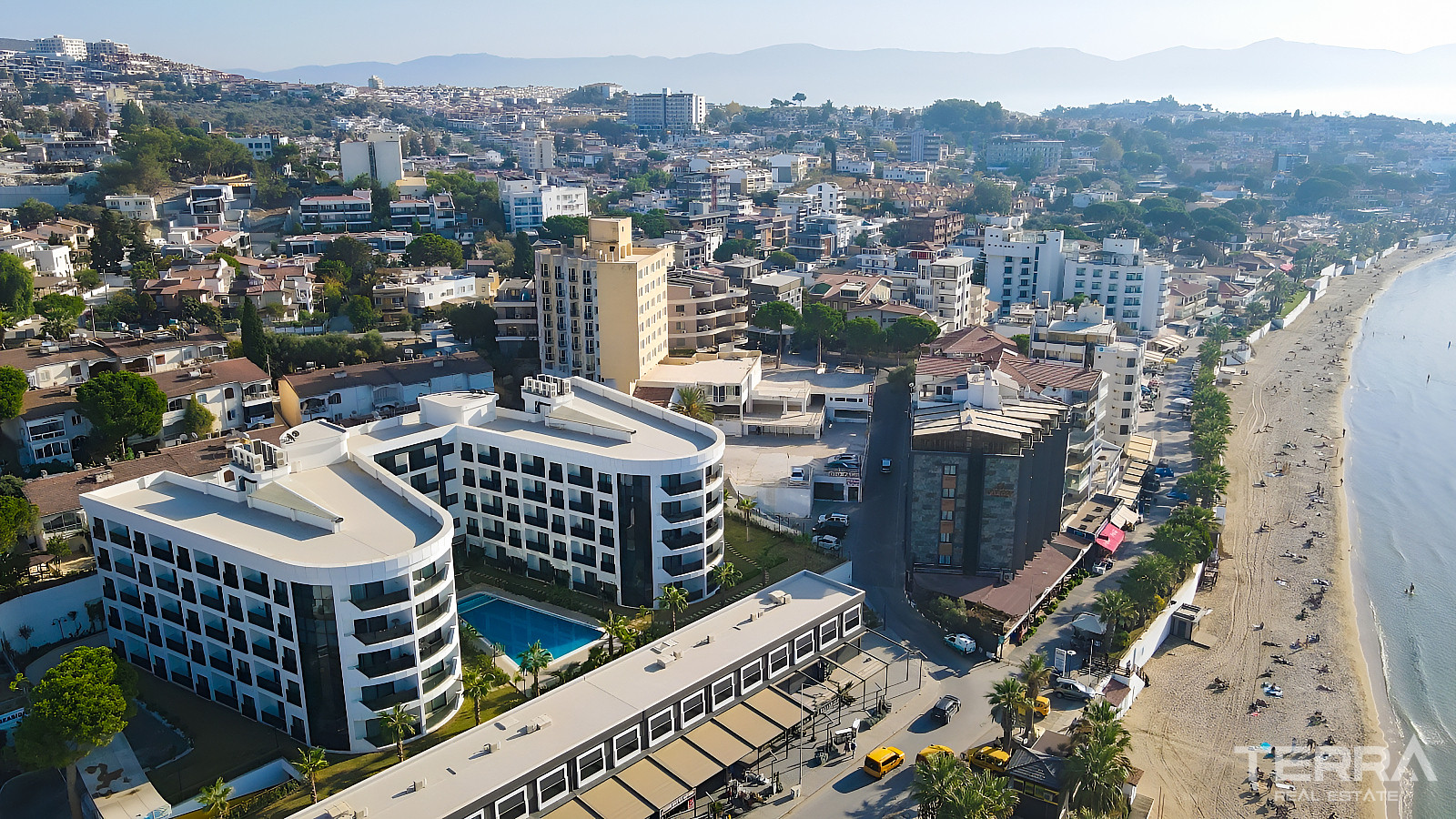 Kuşadası'nda Denize Sıfır Konumda Satılık 1 Yatak Odalı Daireler