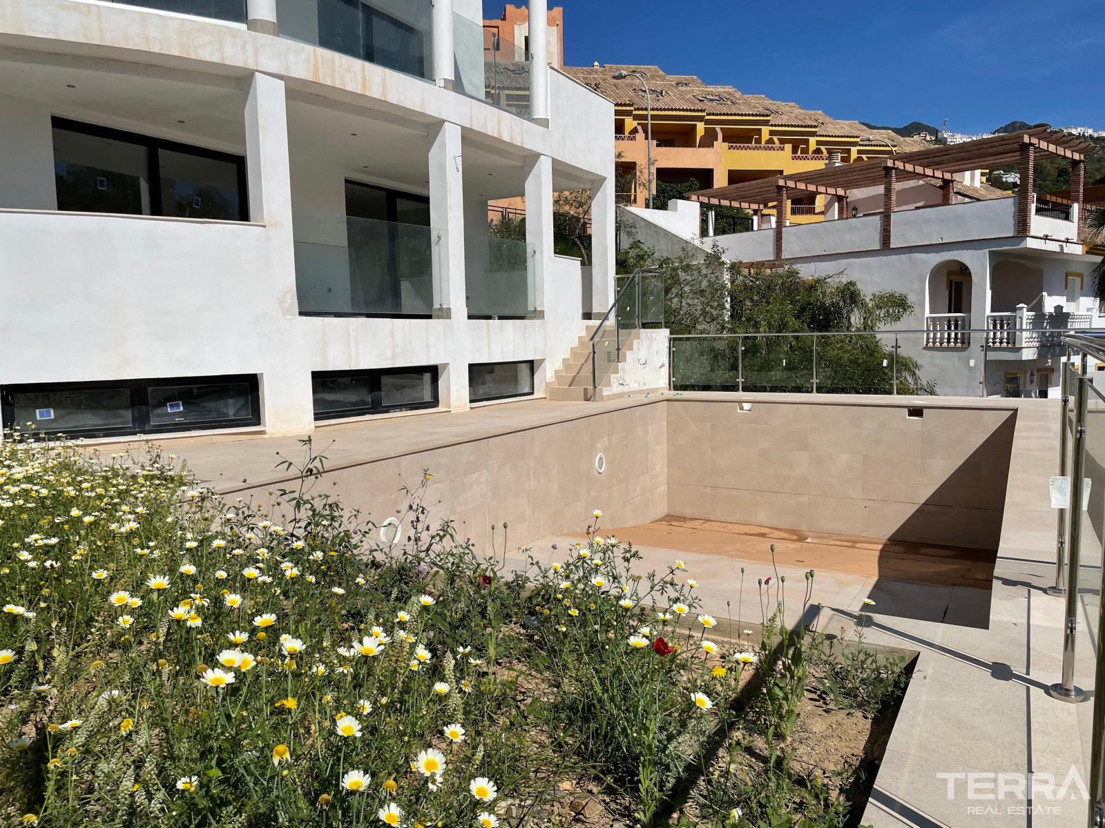 Villas with Sea View for Sale in Torremuelle, Benalmádena, Spain - 113765