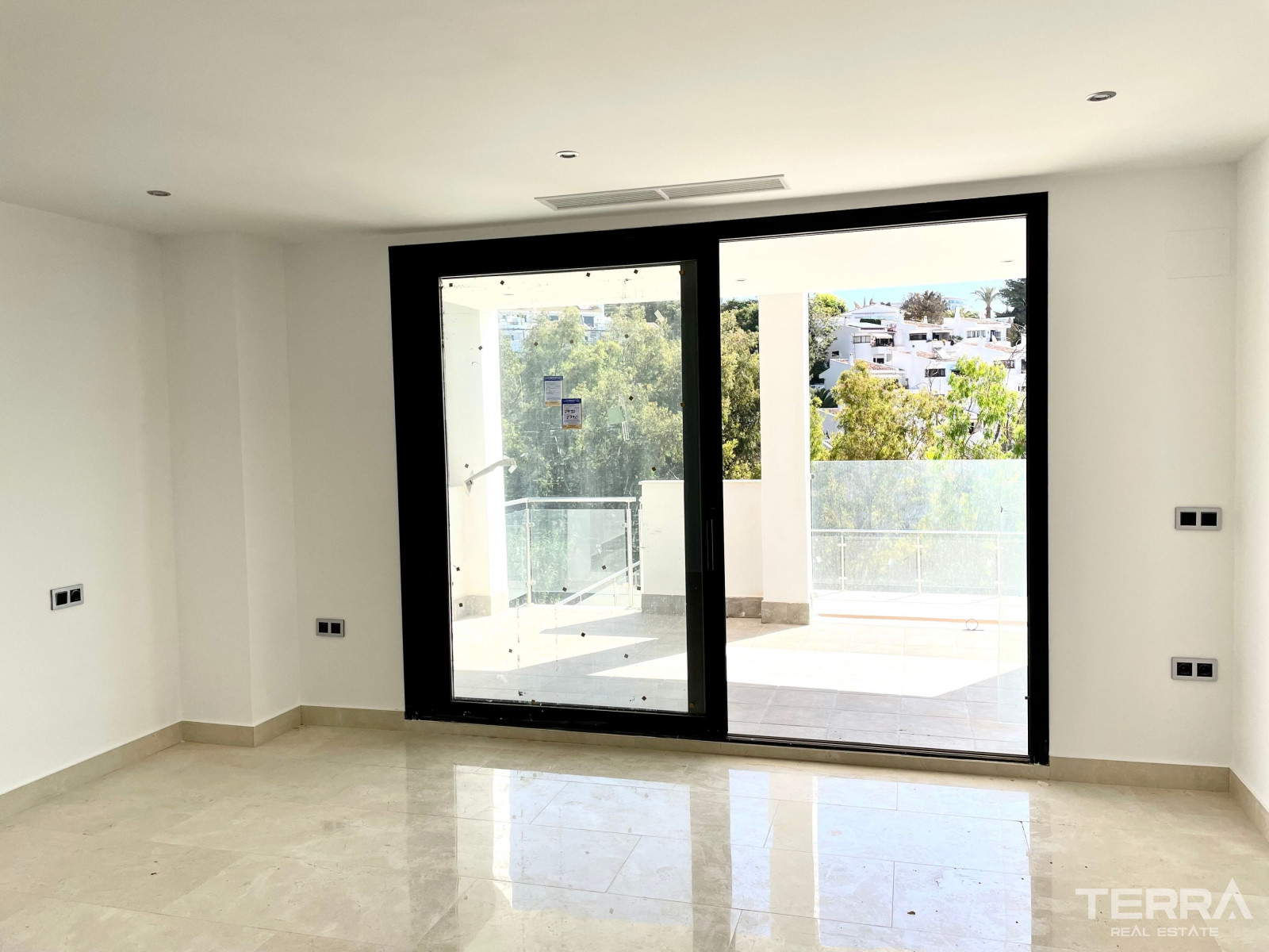 Villas with Sea View for Sale in Torremuelle, Benalmádena, Spain - 113770