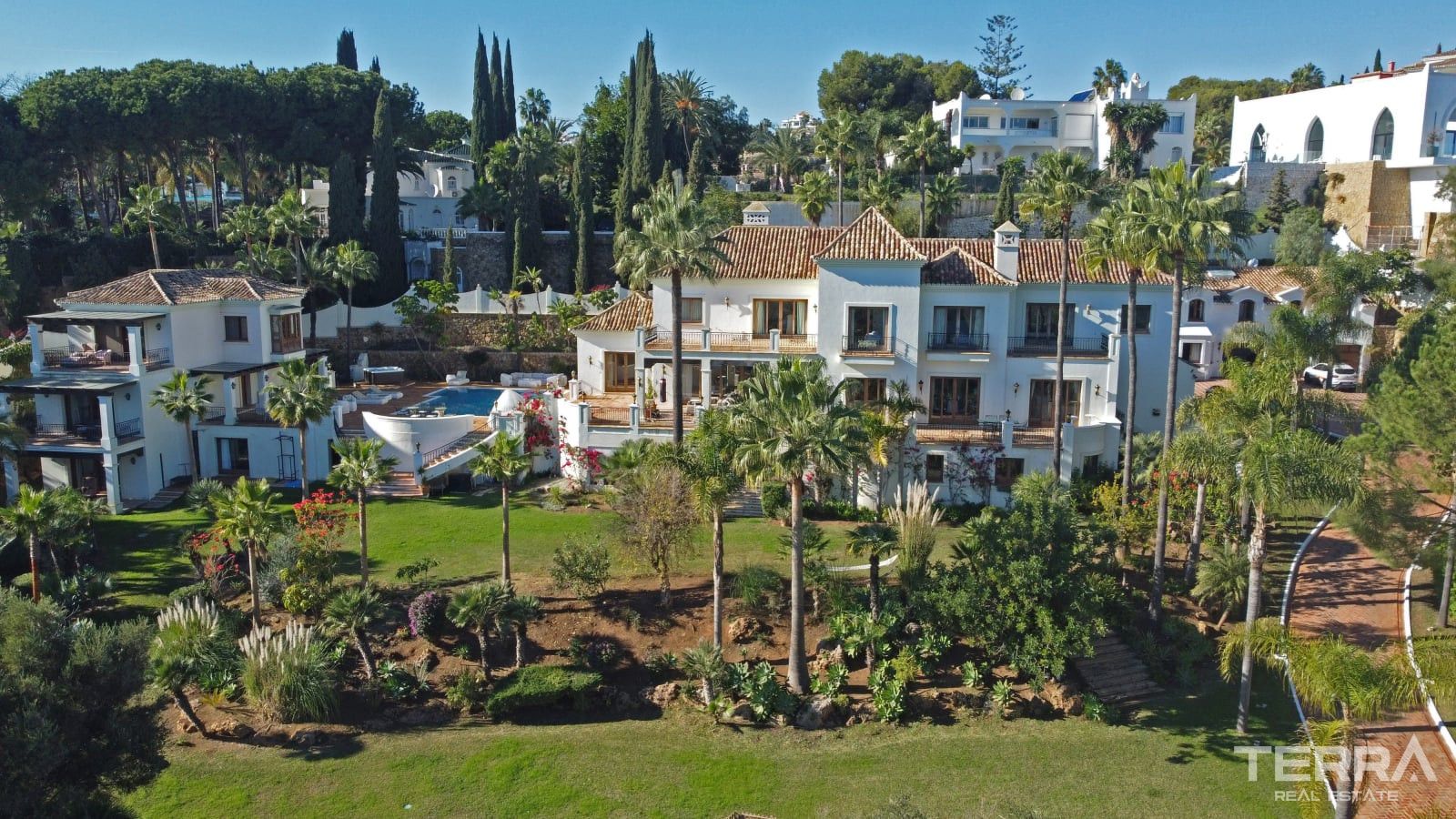 Mansion with Pool for Sale in Paraíso, Benahavís, Málaga, Spain