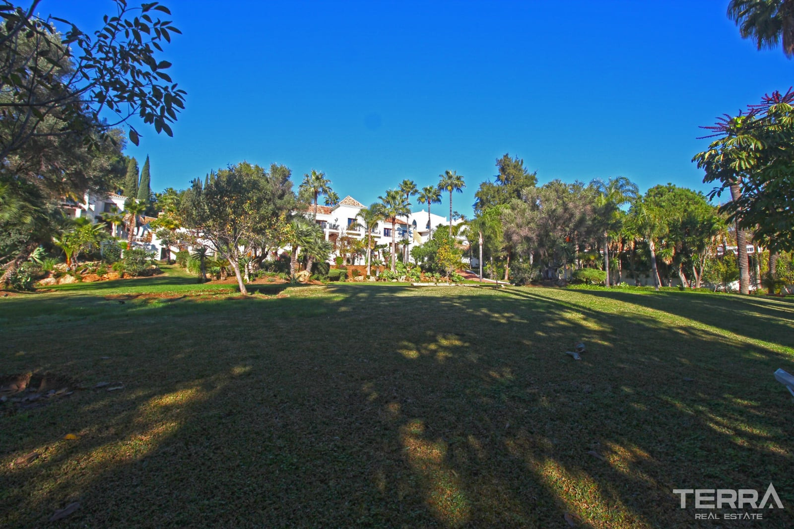 Mansion with Pool for Sale in Paraíso, Benahavís, Málaga, Spain - 113976