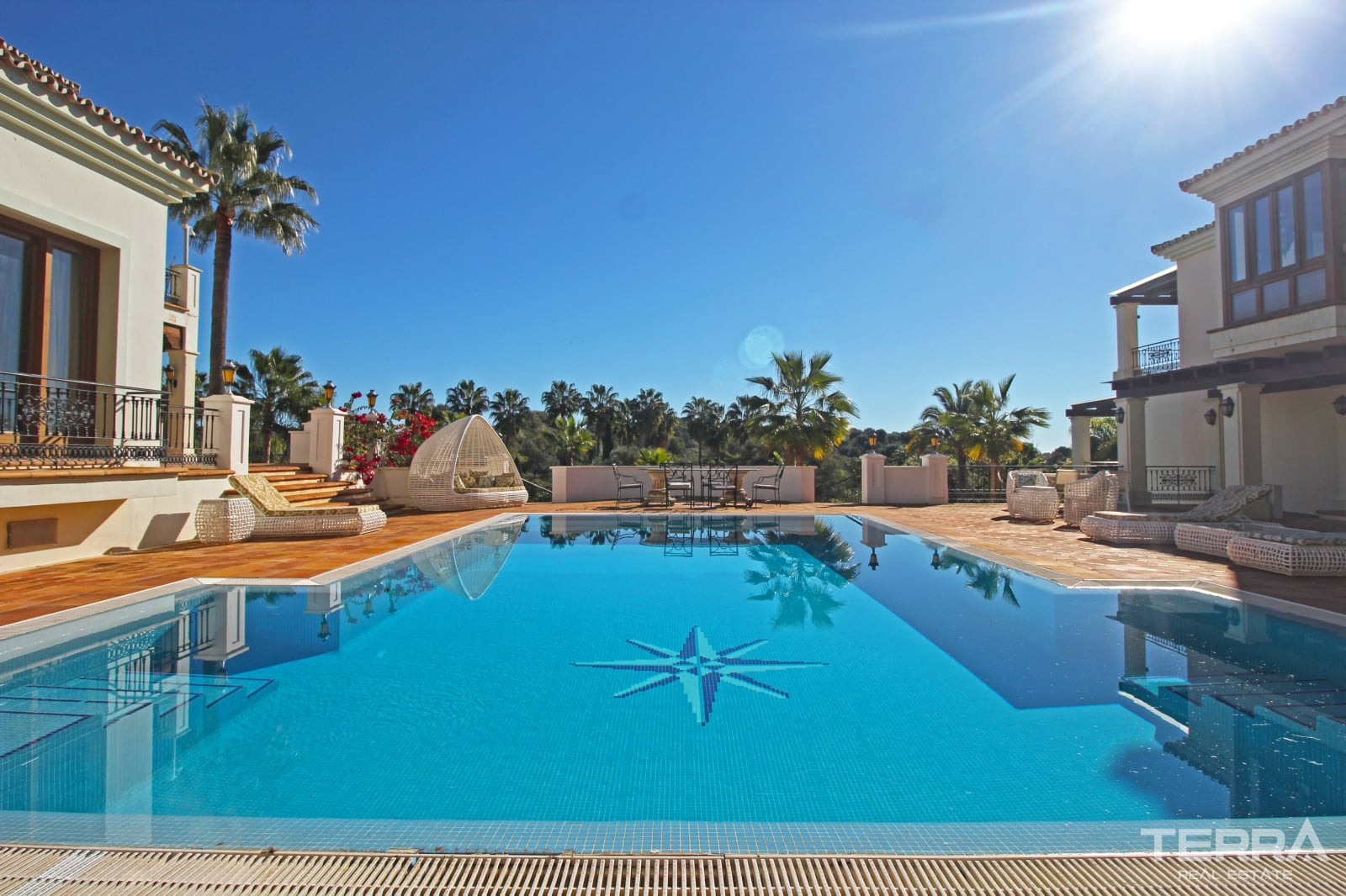 Mansion with Pool for Sale in Paraíso, Benahavís, Málaga, Spain - 113980