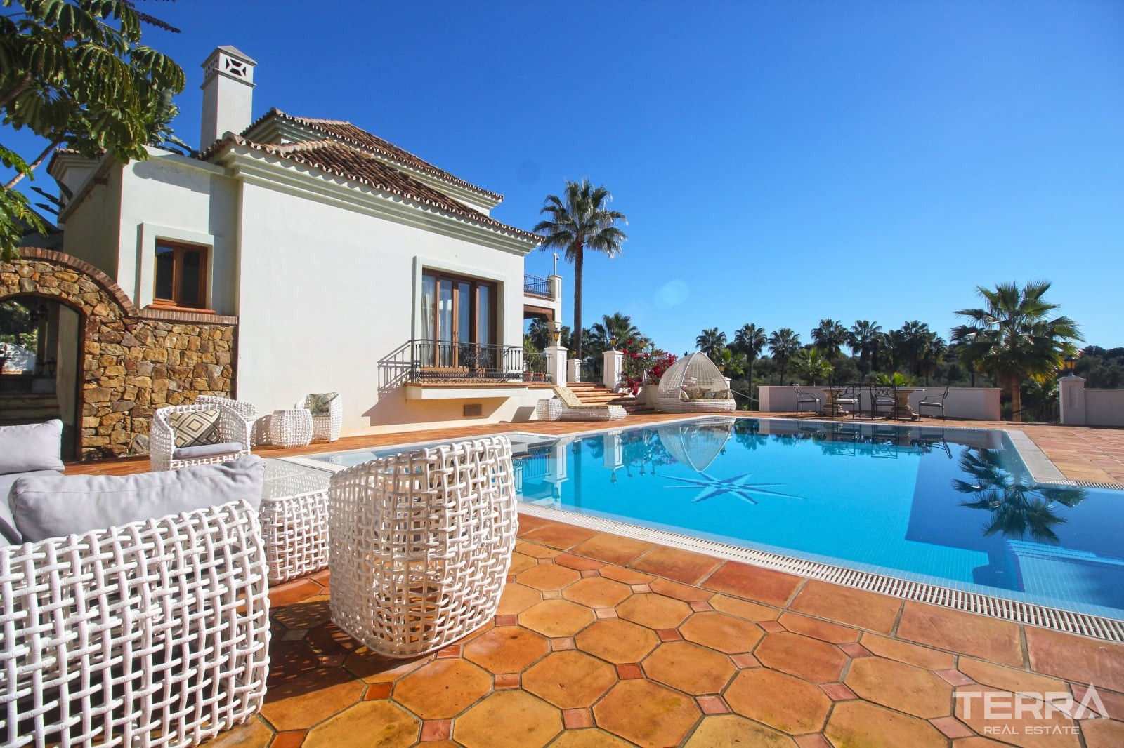 Mansion with Pool for Sale in Paraíso, Benahavís, Málaga, Spain - 113982