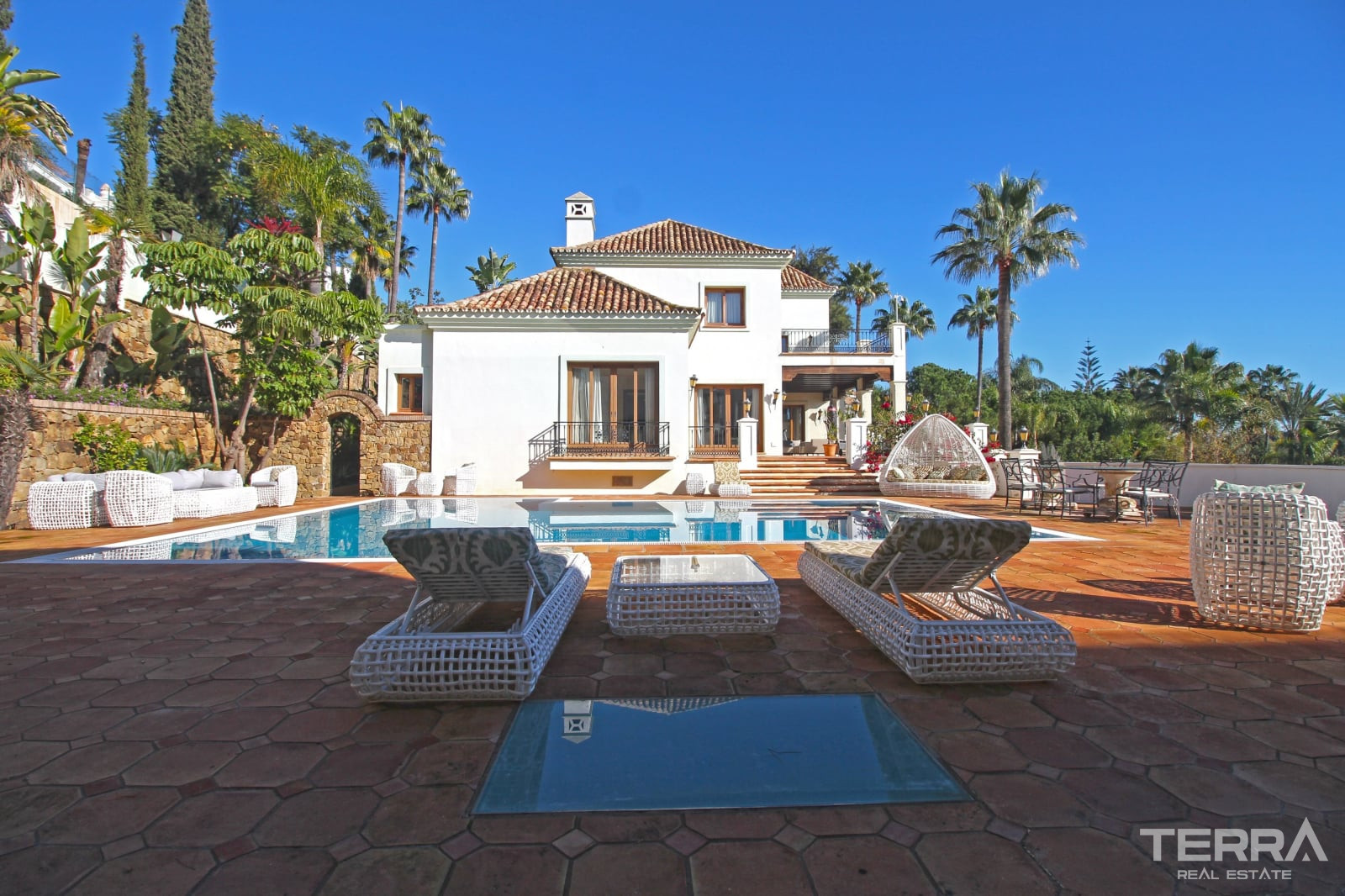 Mansion with Pool for Sale in Paraíso, Benahavís, Málaga, Spain - 113983