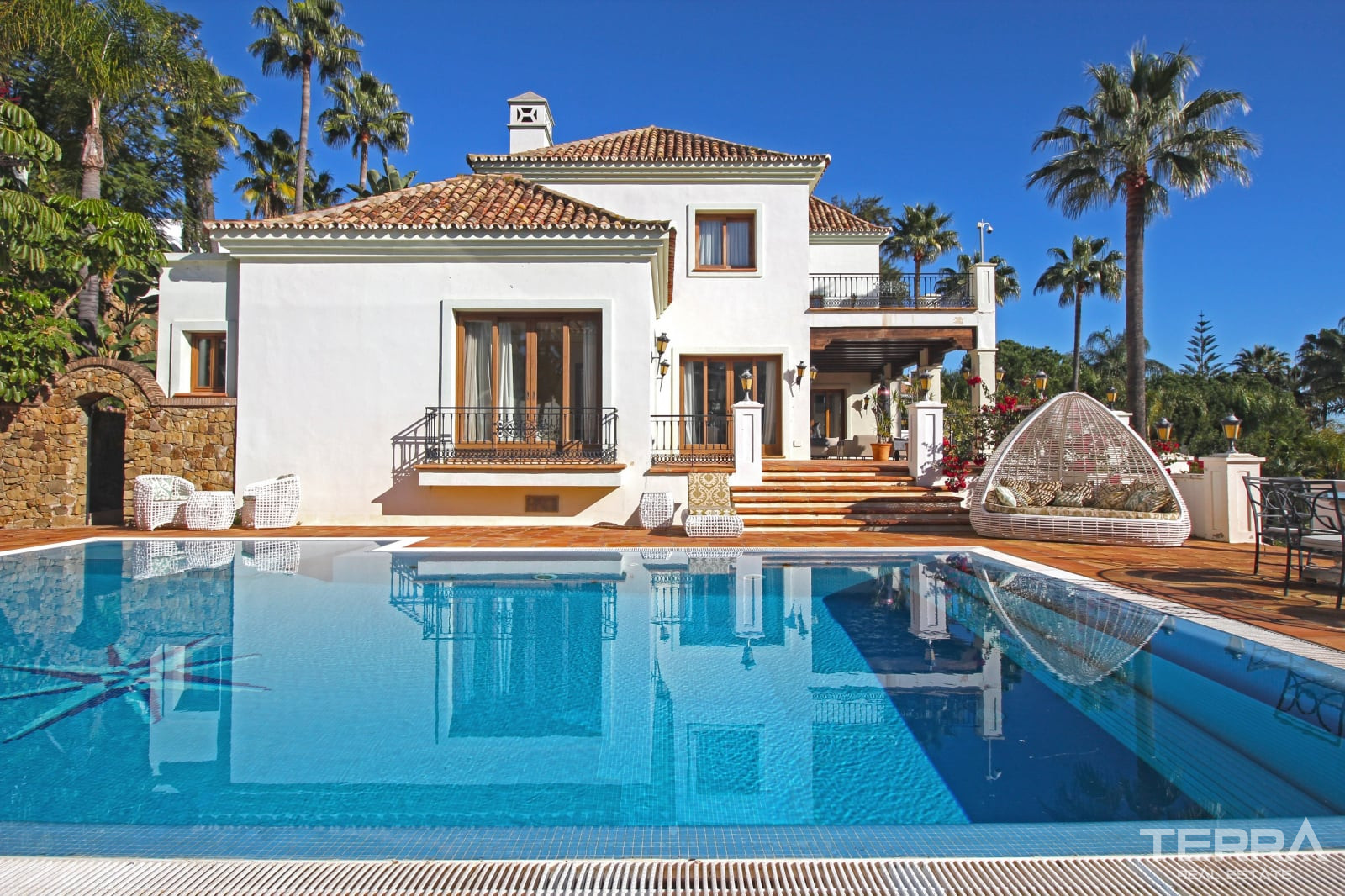 Mansion with Pool for Sale in Paraíso, Benahavís, Málaga, Spain - 113984