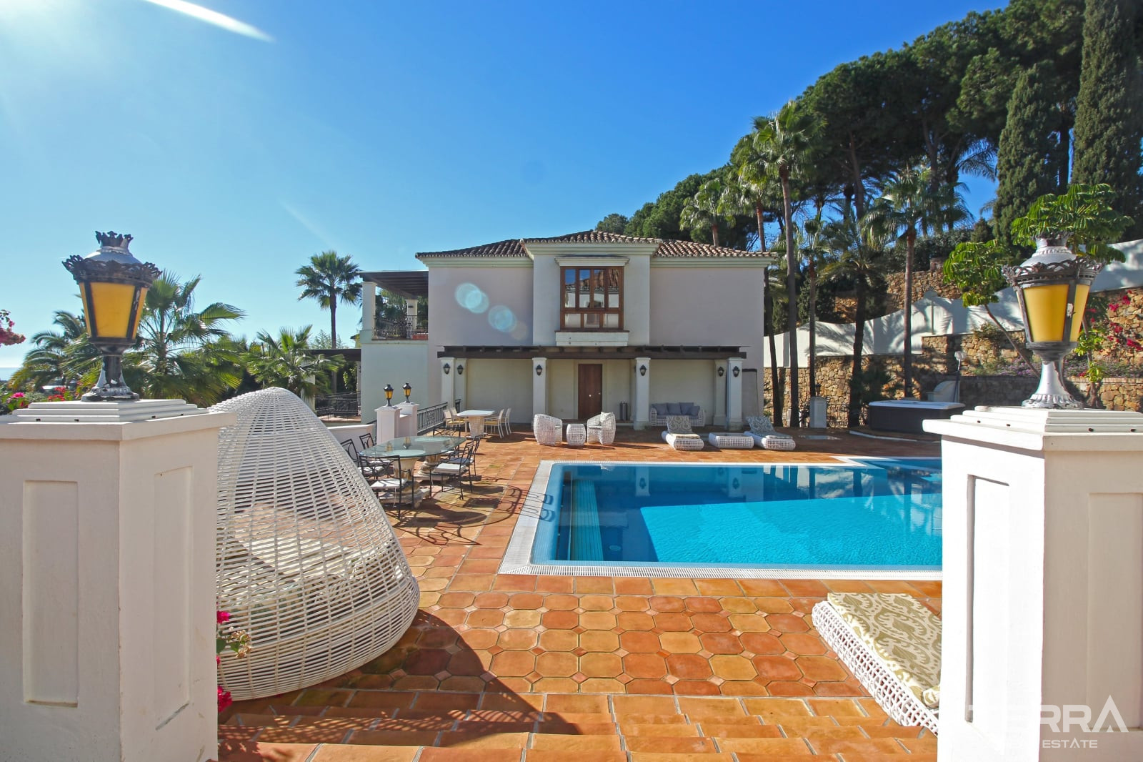 Mansion with Pool for Sale in Paraíso, Benahavís, Málaga, Spain - 113986