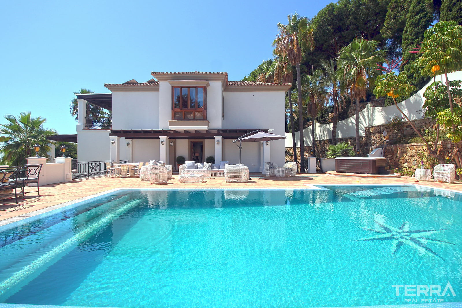 Mansion with Pool for Sale in Paraíso, Benahavís, Málaga, Spain - 113988