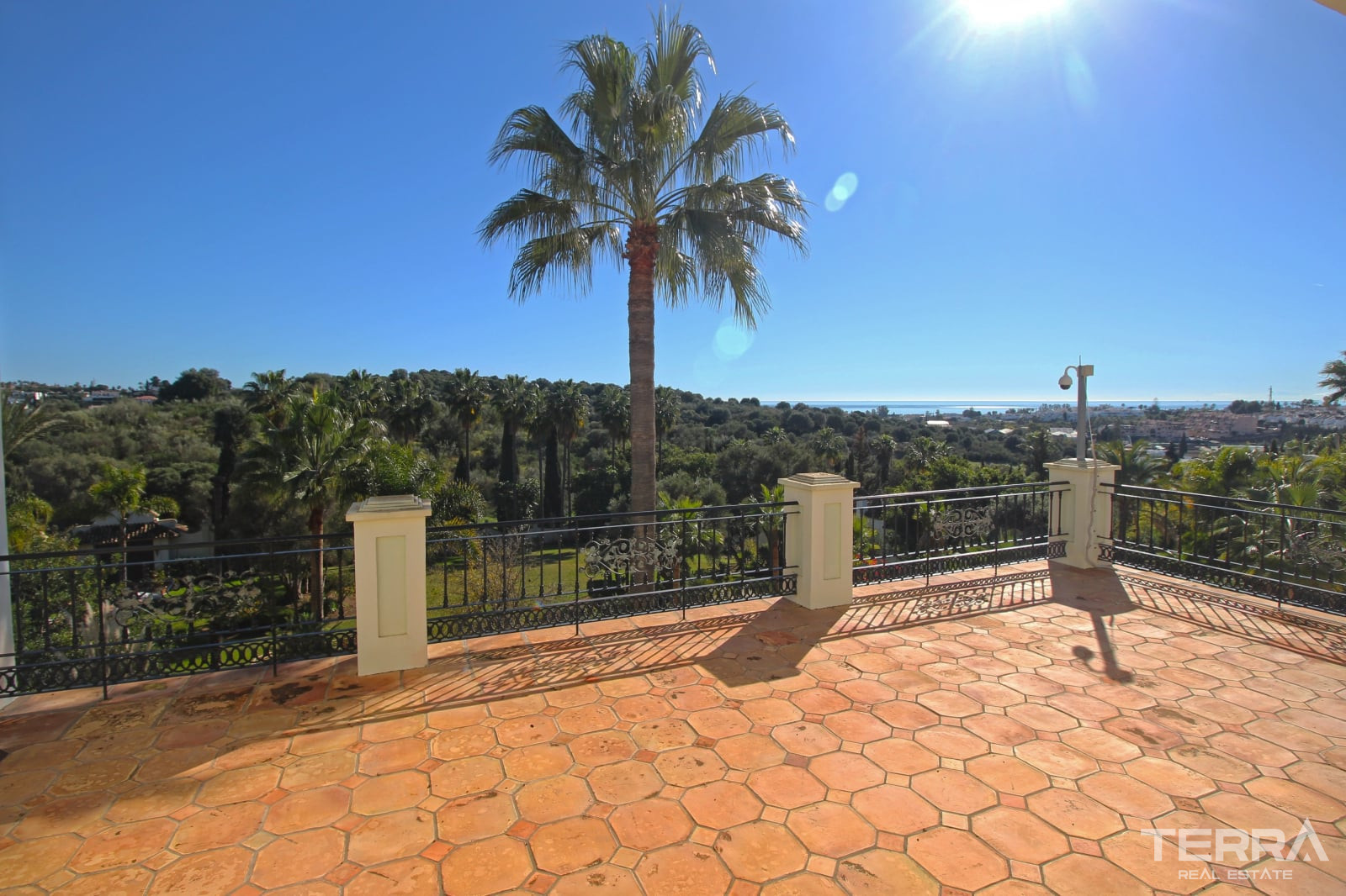 Mansion with Pool for Sale in Paraíso, Benahavís, Málaga, Spain - 113996