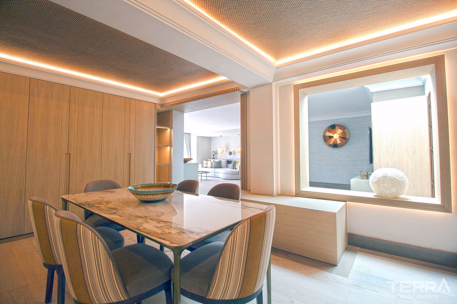 Mansion with Pool for Sale in Paraíso, Benahavís, Málaga, Spain - 114010