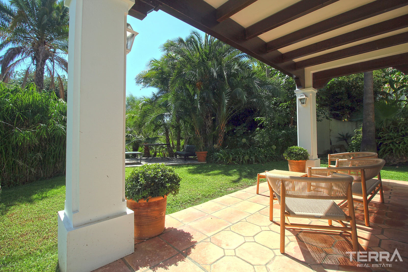 Mansion with Pool for Sale in Paraíso, Benahavís, Málaga, Spain - 114019