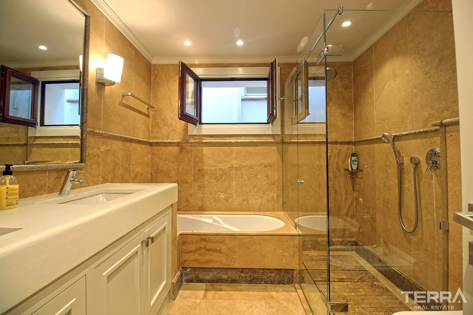 Mansion with Pool for Sale in Paraíso, Benahavís, Málaga, Spain - 114020