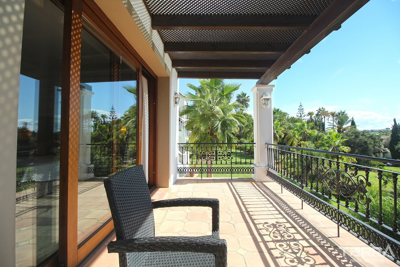 Mansion with Pool for Sale in Paraíso, Benahavís, Málaga, Spain - 114028