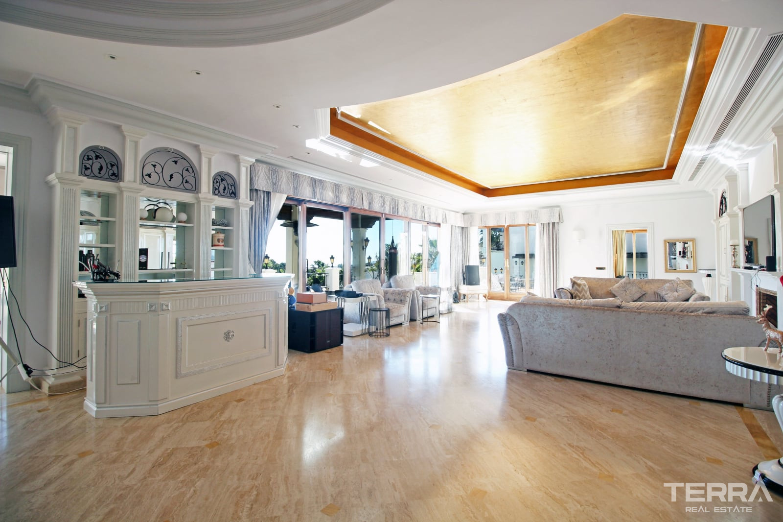 Mansion with Pool for Sale in Paraíso, Benahavís, Málaga, Spain - 114051