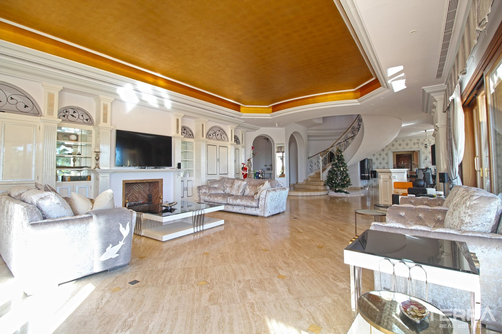 Mansion with Pool for Sale in Paraíso, Benahavís, Málaga, Spain - 114055