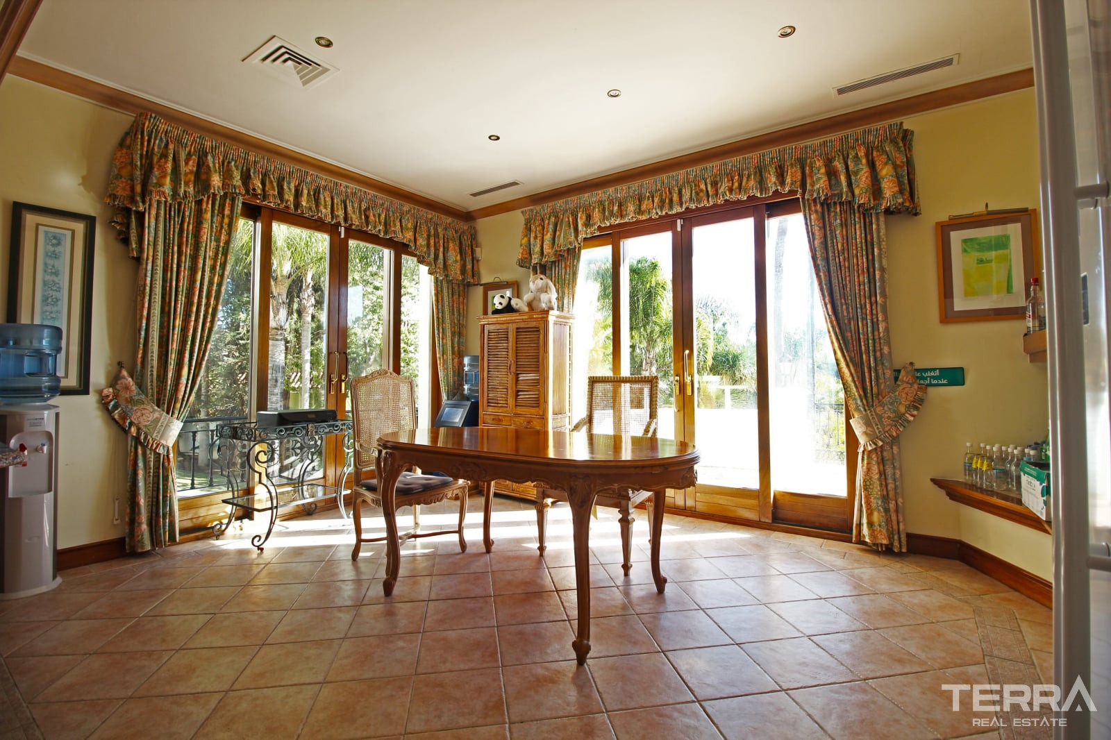 Mansion with Pool for Sale in Paraíso, Benahavís, Málaga, Spain - 114062