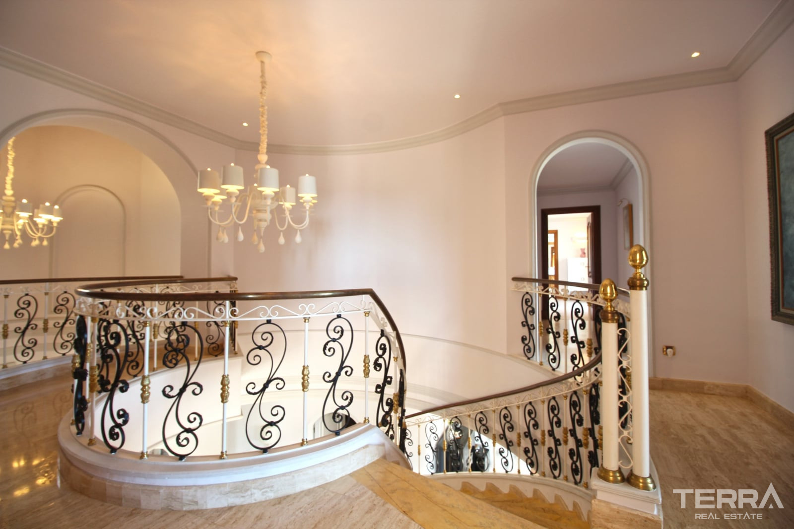 Mansion with Pool for Sale in Paraíso, Benahavís, Málaga, Spain - 114068