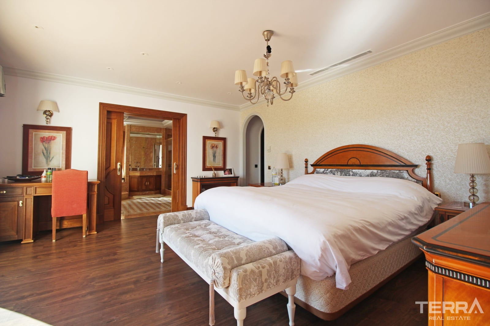 Mansion with Pool for Sale in Paraíso, Benahavís, Málaga, Spain - 114069