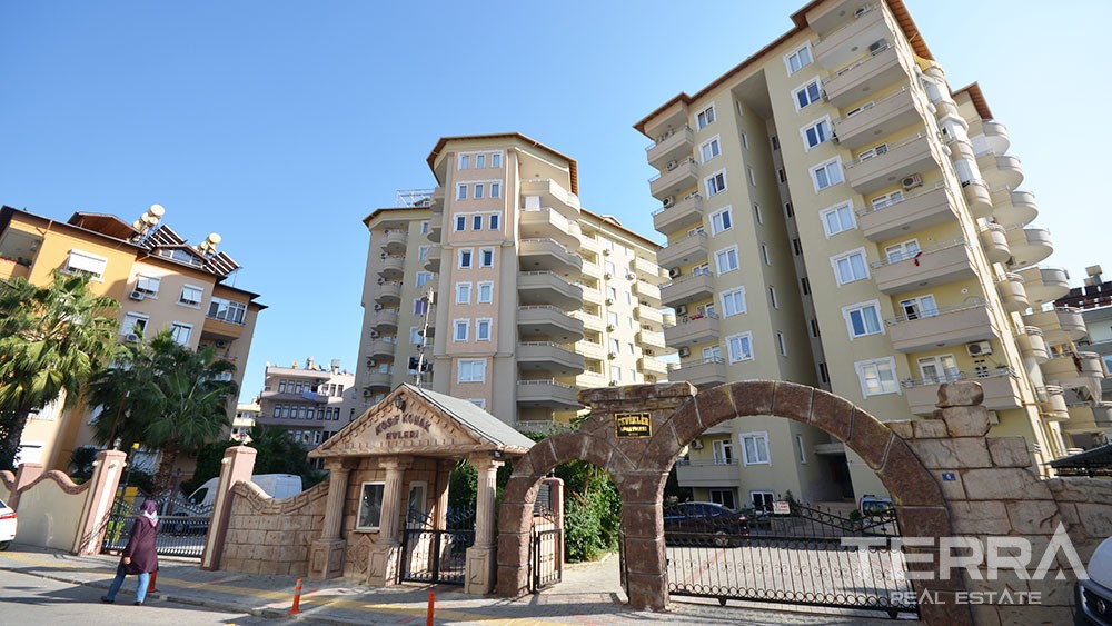 Stor penthouse leilighet i Alanya sentrum med slott og havutsikt
