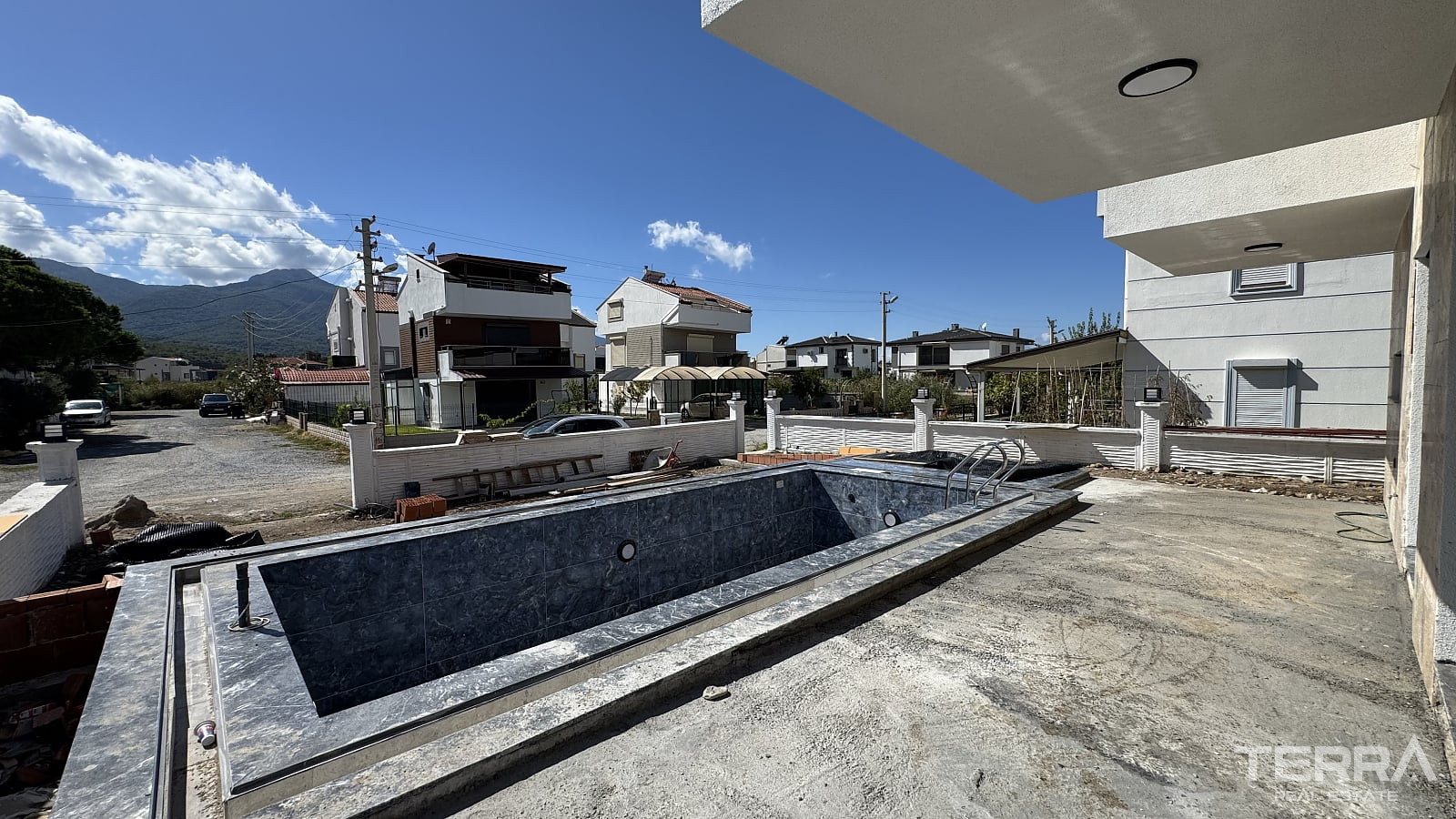 Villa with Private Pool and Garden for Sale in Kuşadası, Aydın, Turkey - 115382