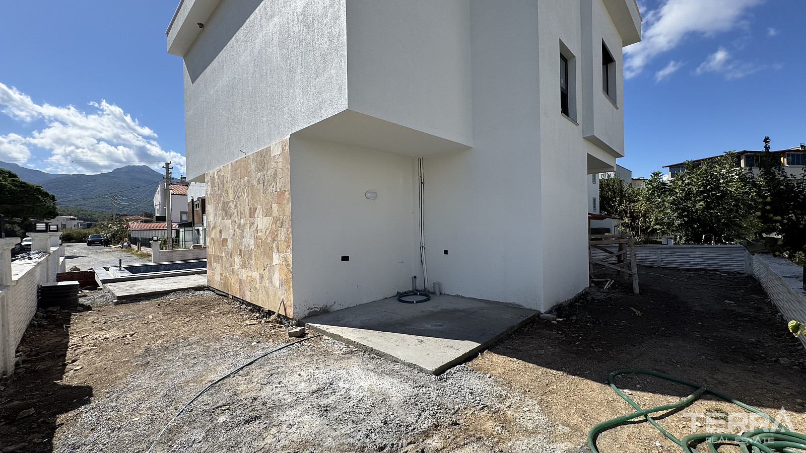Villa with Private Pool and Garden for Sale in Kuşadası, Aydın, Turkey - 115385