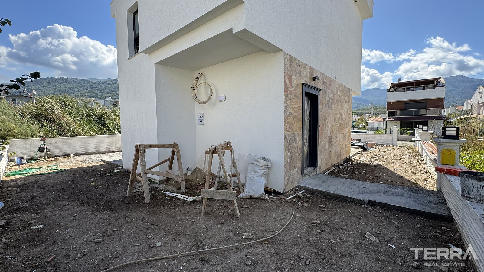 Villa with Private Pool and Garden for Sale in Kuşadası, Aydın, Turkey - 115386