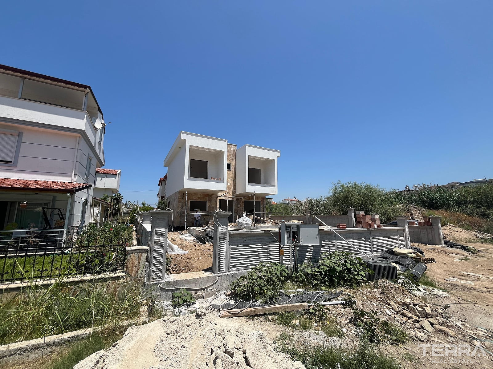Villa with Private Pool and Garden for Sale in Kuşadası, Aydın, Turkey - 115389