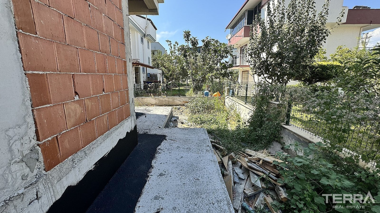 Villa with Private Pool and Garden for Sale in Kuşadası, Aydın, Turkey - 115391