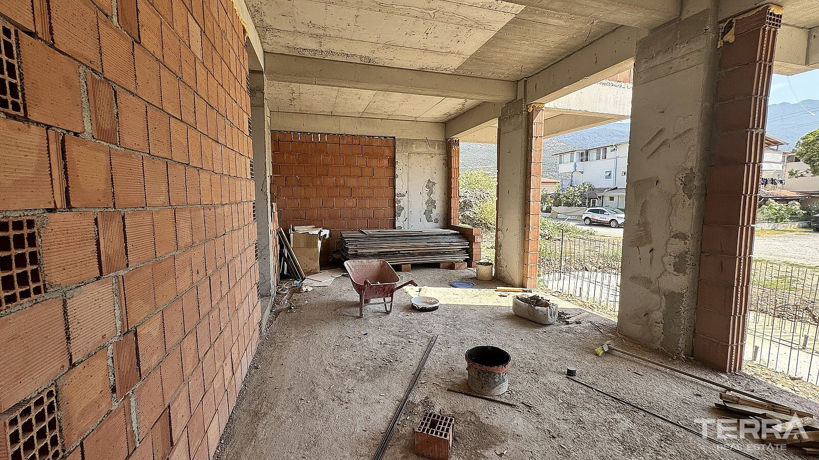 Villa with Private Pool and Garden for Sale in Kuşadası, Aydın, Turkey - 115395