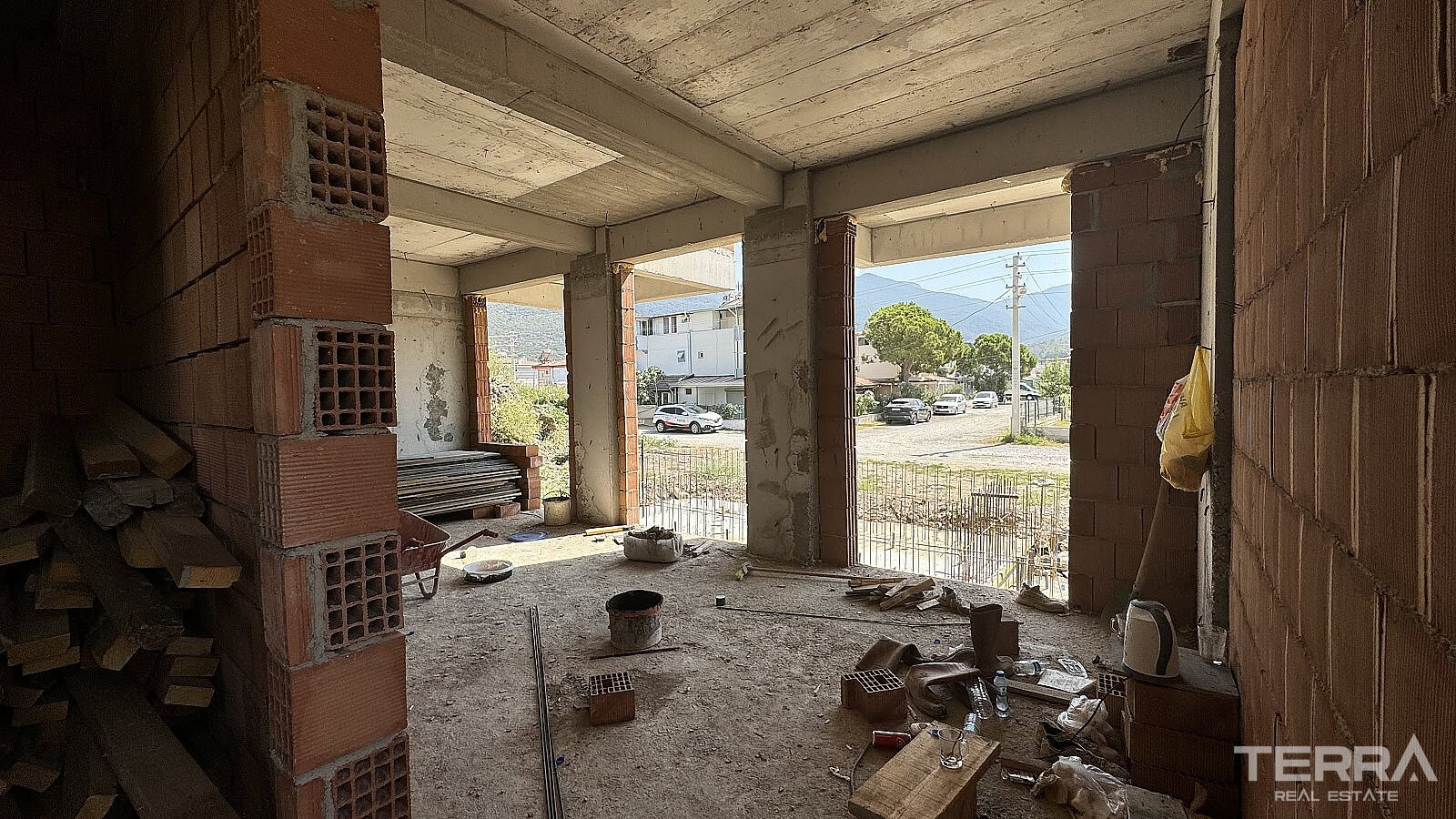 Villa with Private Pool and Garden for Sale in Kuşadası, Aydın, Turkey - 115396