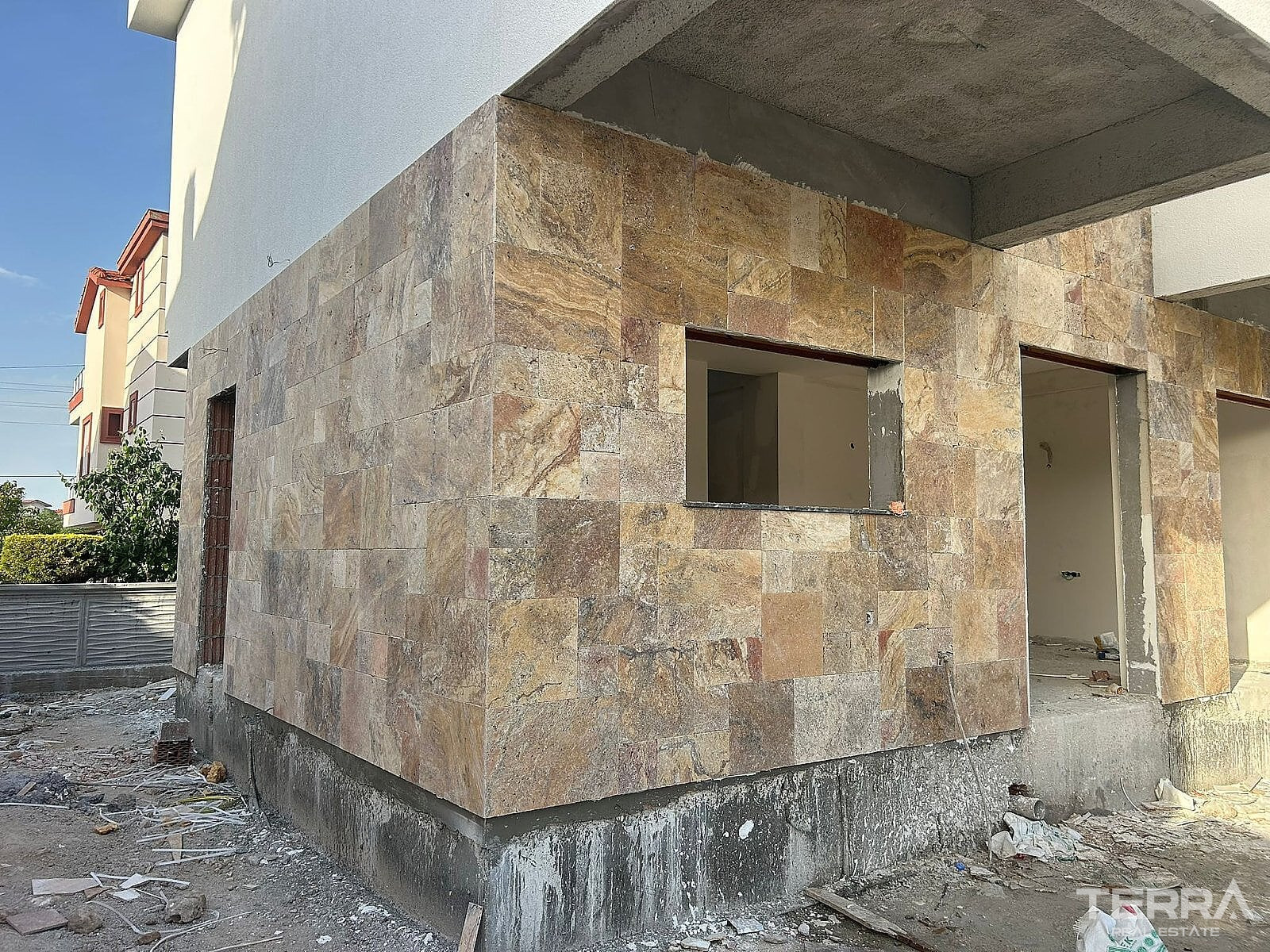 Villa with Private Pool and Garden for Sale in Kuşadası, Aydın, Turkey - 115401