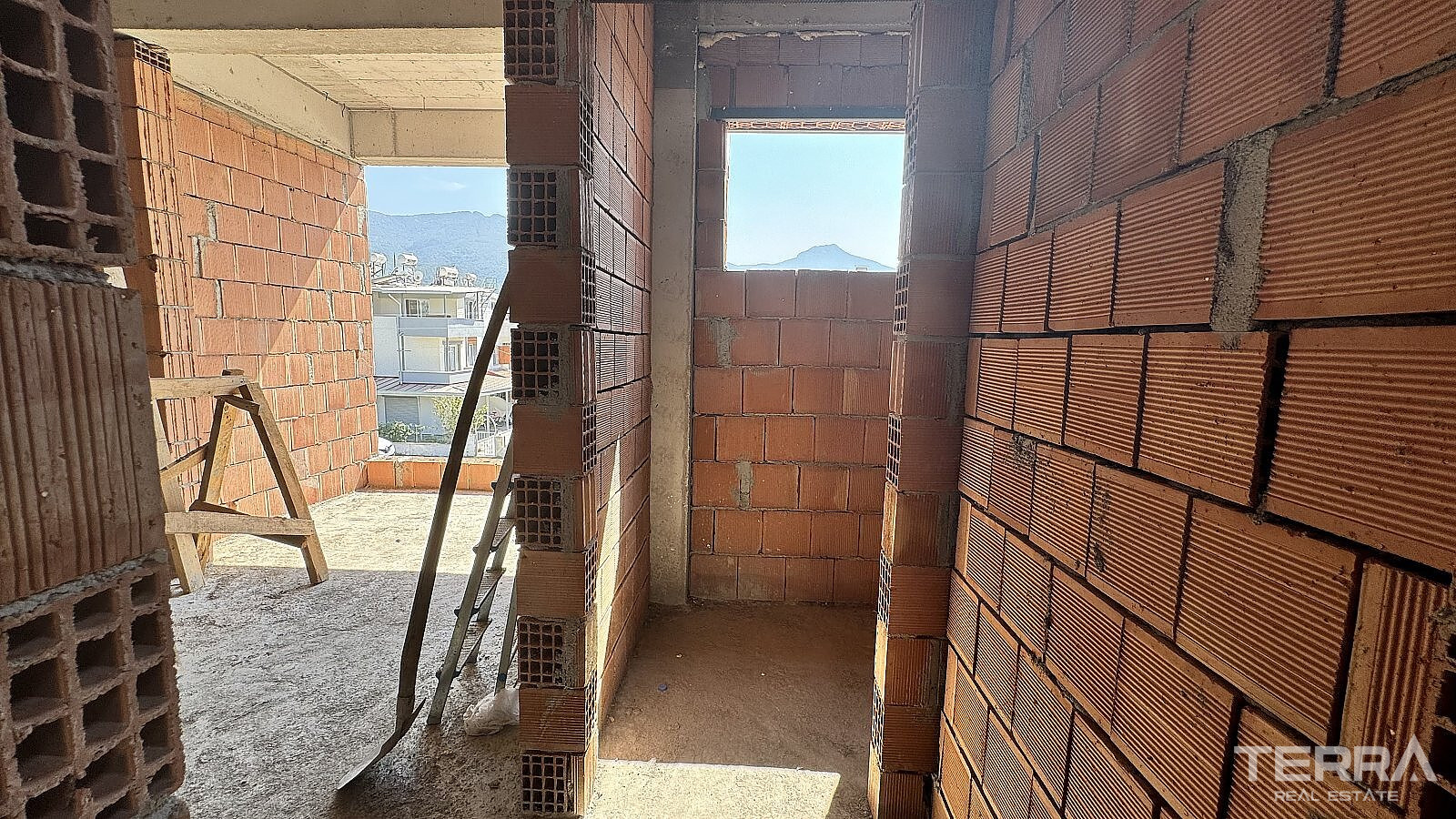 Villa with Private Pool and Garden for Sale in Kuşadası, Aydın, Turkey - 115402