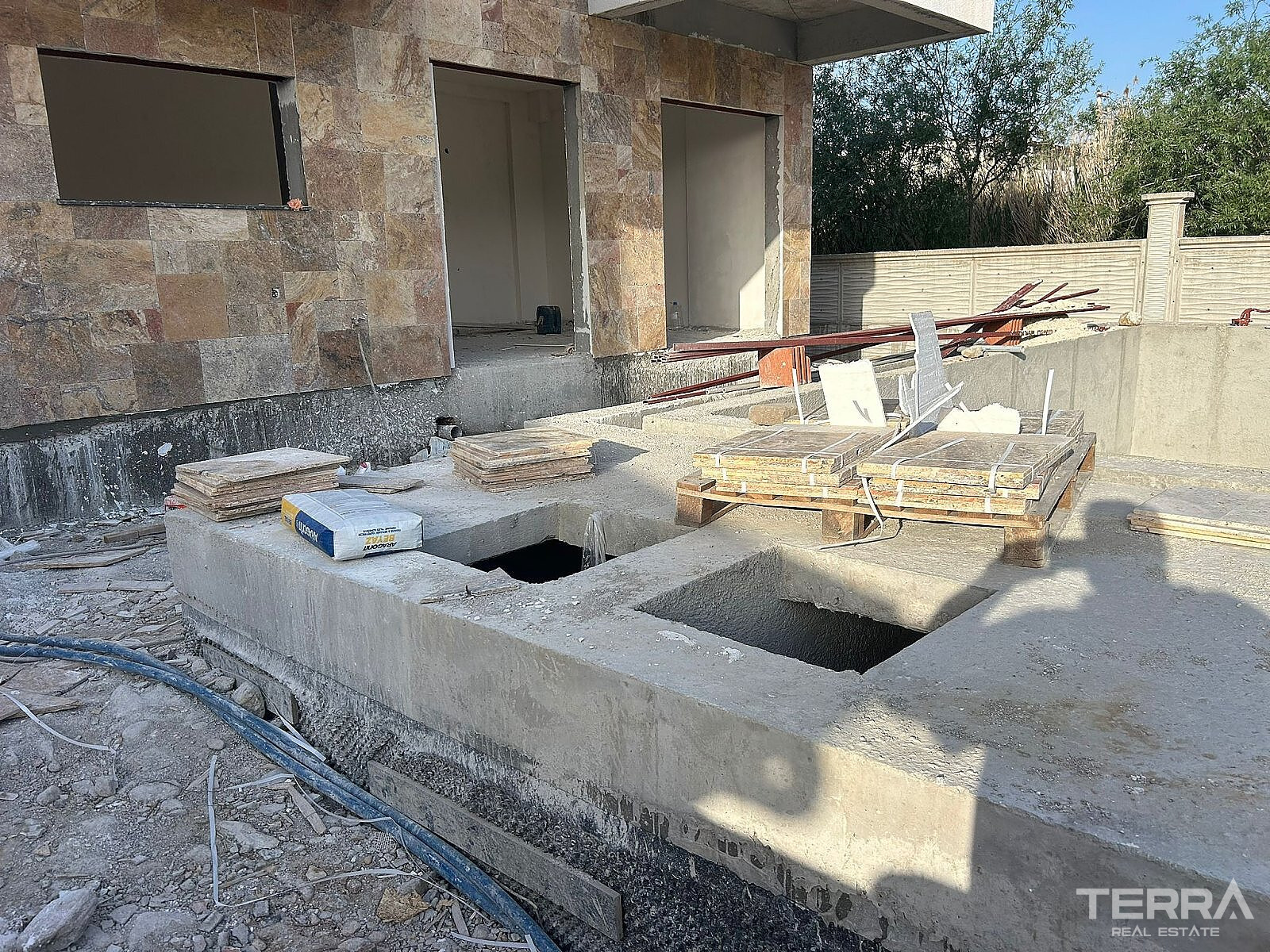 Villa with Private Pool and Garden for Sale in Kuşadası, Aydın, Turkey - 115410
