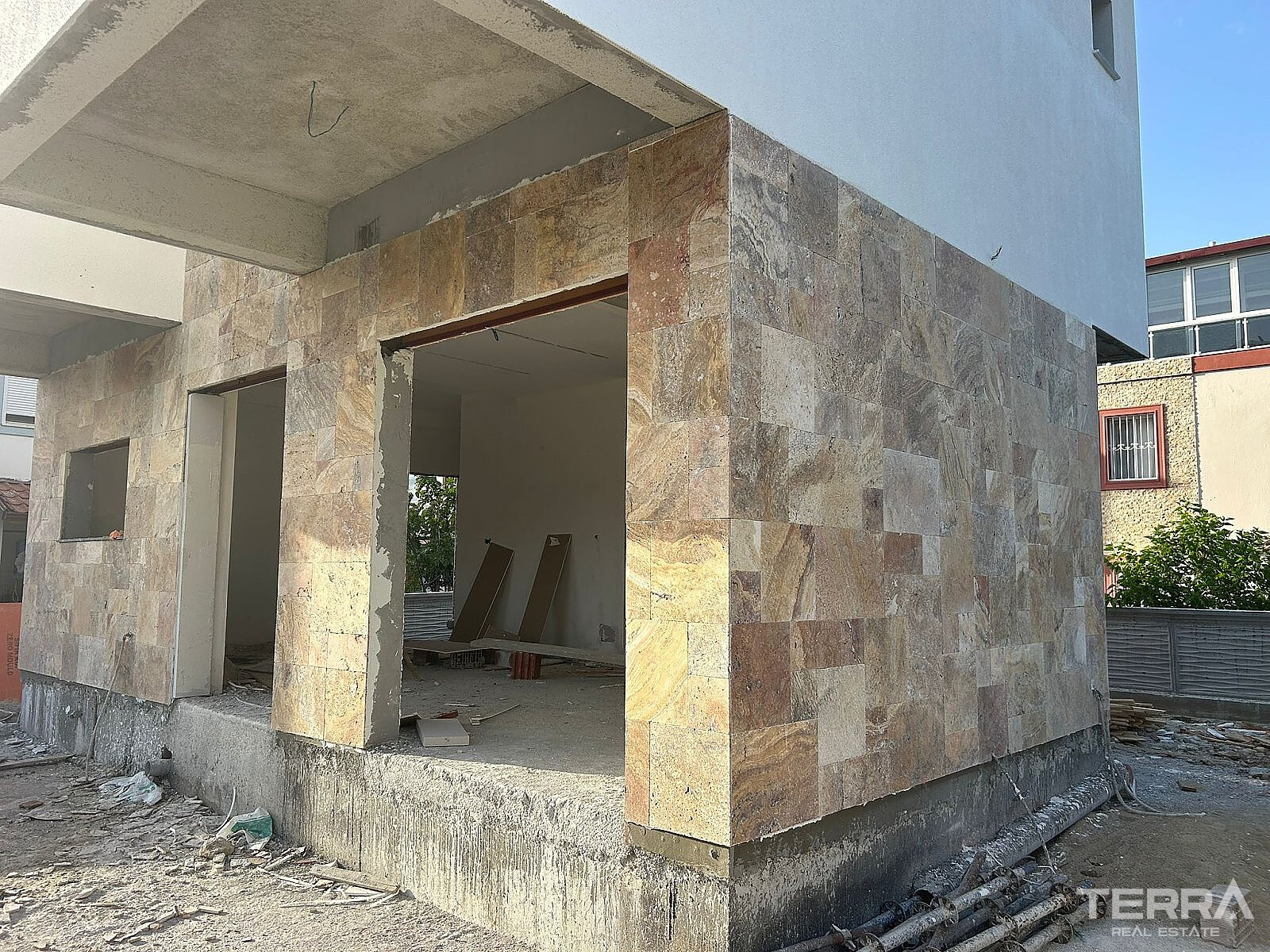 Villa with Private Pool and Garden for Sale in Kuşadası, Aydın, Turkey - 115412