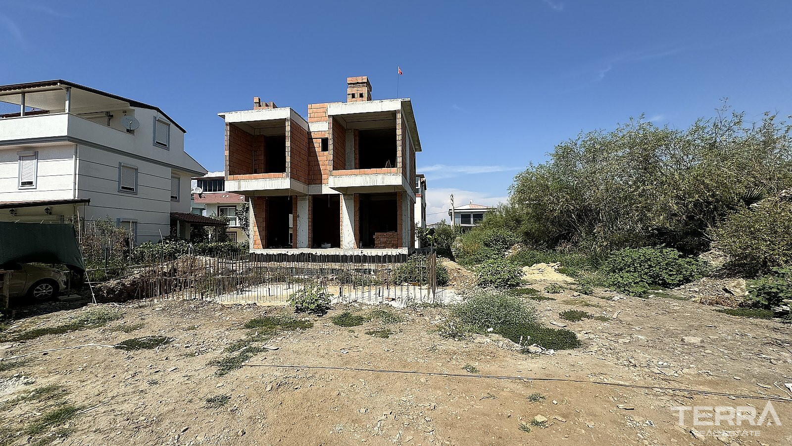 Villa with Private Pool and Garden for Sale in Kuşadası, Aydın, Turkey - 115414