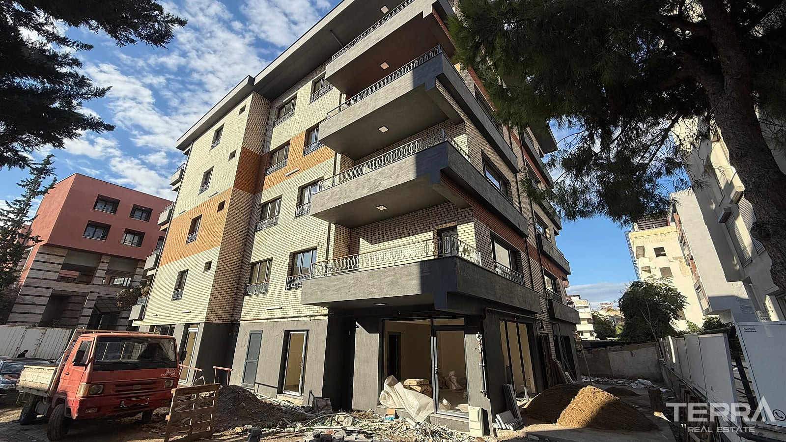 Central Apartments for Sale in Kuşadası, Aydın, Turkey - 115431