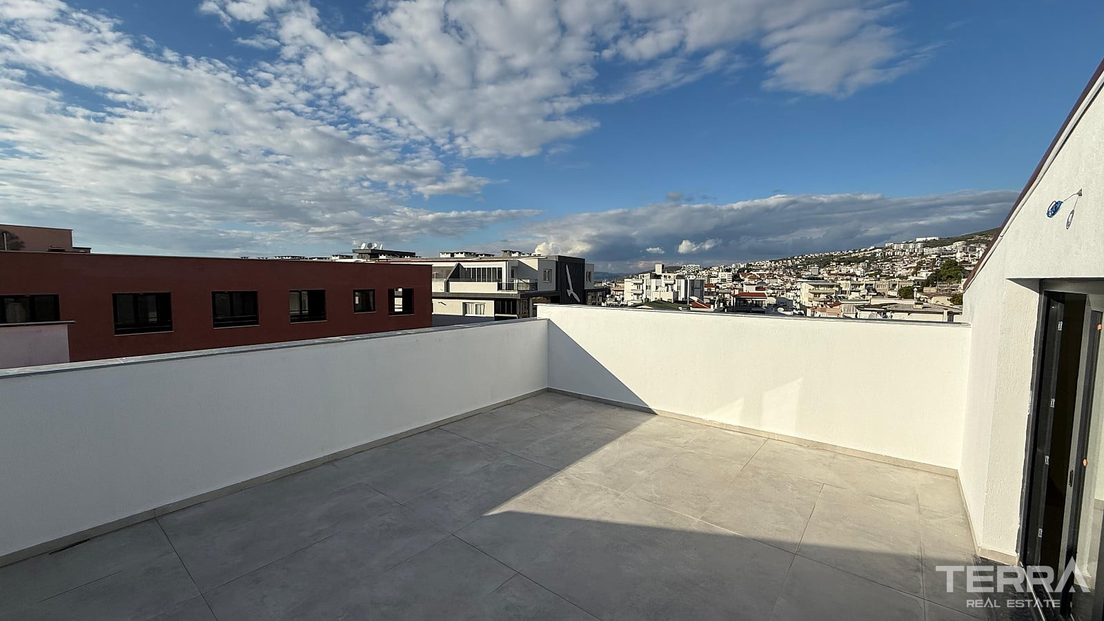 Central Apartments for Sale in Kuşadası, Aydın, Turkey - 115437