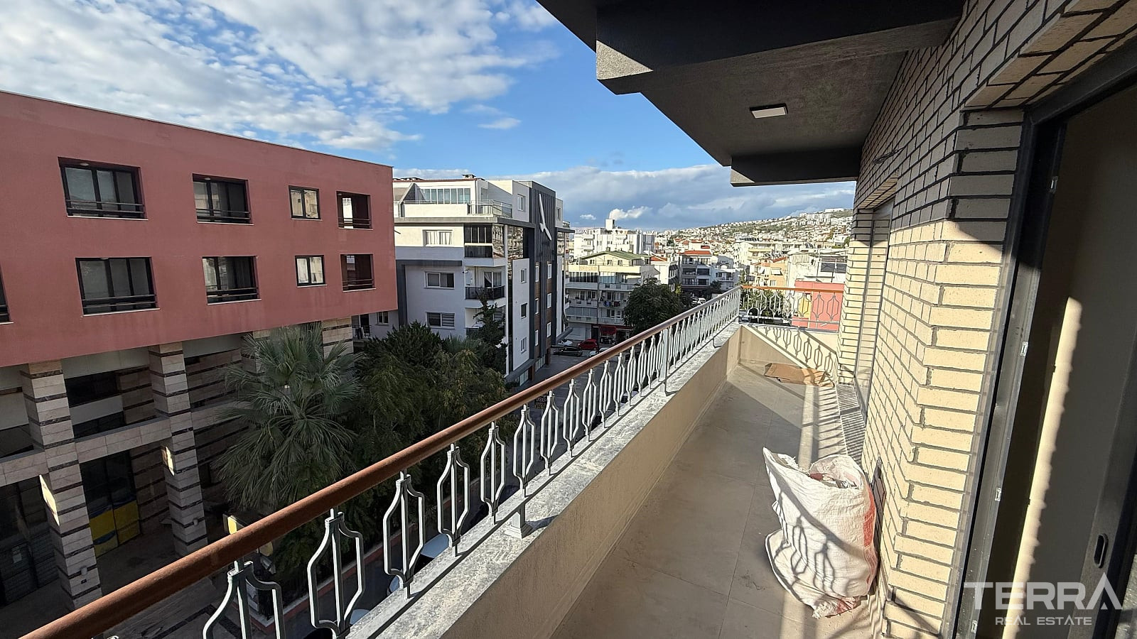 Central Apartments for Sale in Kuşadası, Aydın, Turkey - 115441