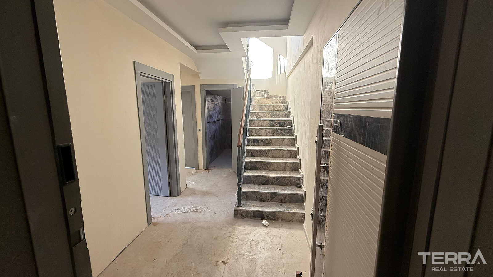 Central Apartments for Sale in Kuşadası, Aydın, Turkey - 115444