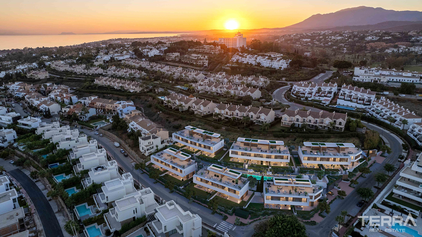 Sea View Villas for Sale in Estepona, Costa del Sol, Spain - 117020