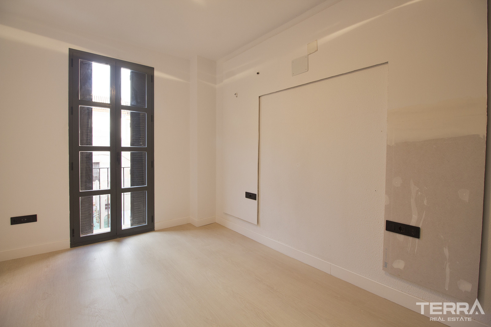 Renovated Apartment for Sale in Málaga, Costa del Sol - 117877
