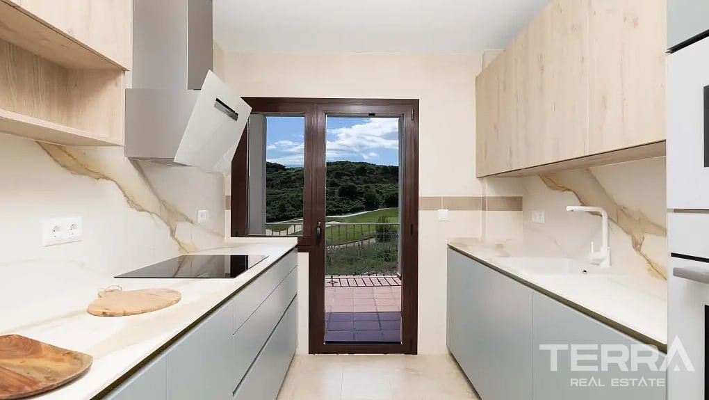 Golf Townhouses for Sale in Estepona, Costa del Sol - 118190