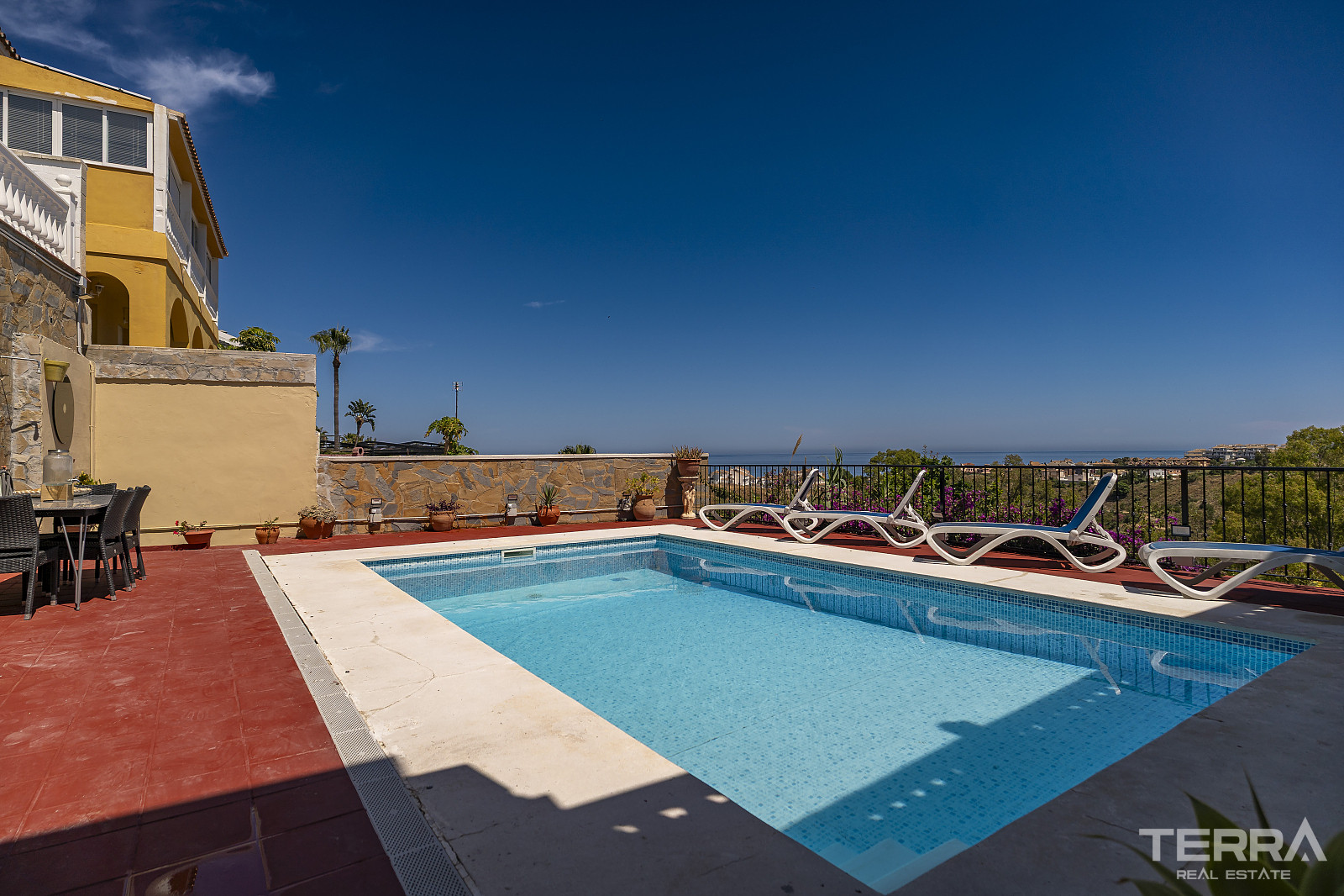 Sea View Villa for Sale in Benalmádena, Costa del Sol - 119235