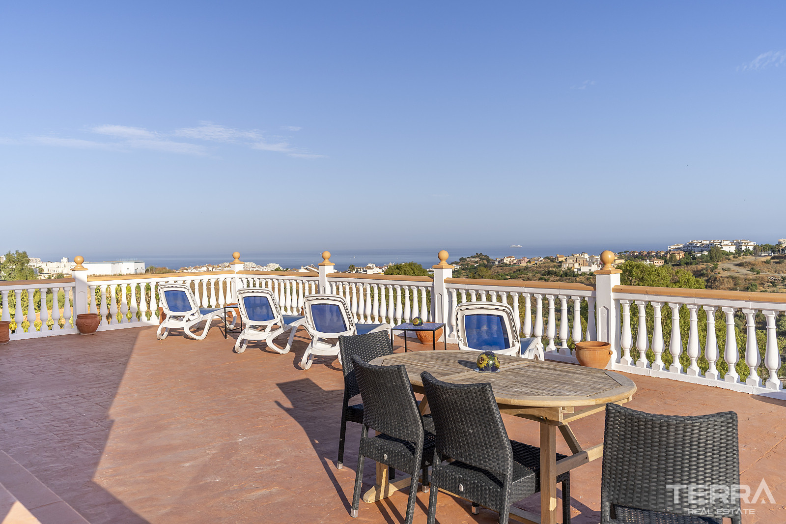 Sea View Villa for Sale in Benalmádena, Costa del Sol - 119237