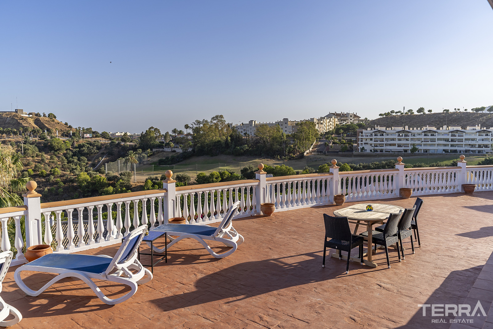 Sea View Villa for Sale in Benalmádena, Costa del Sol - 119239
