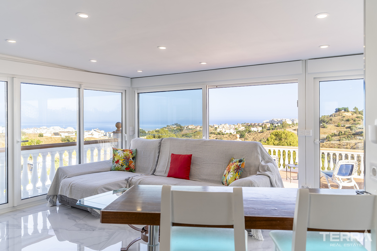 Sea View Villa for Sale in Benalmádena, Costa del Sol - 119241