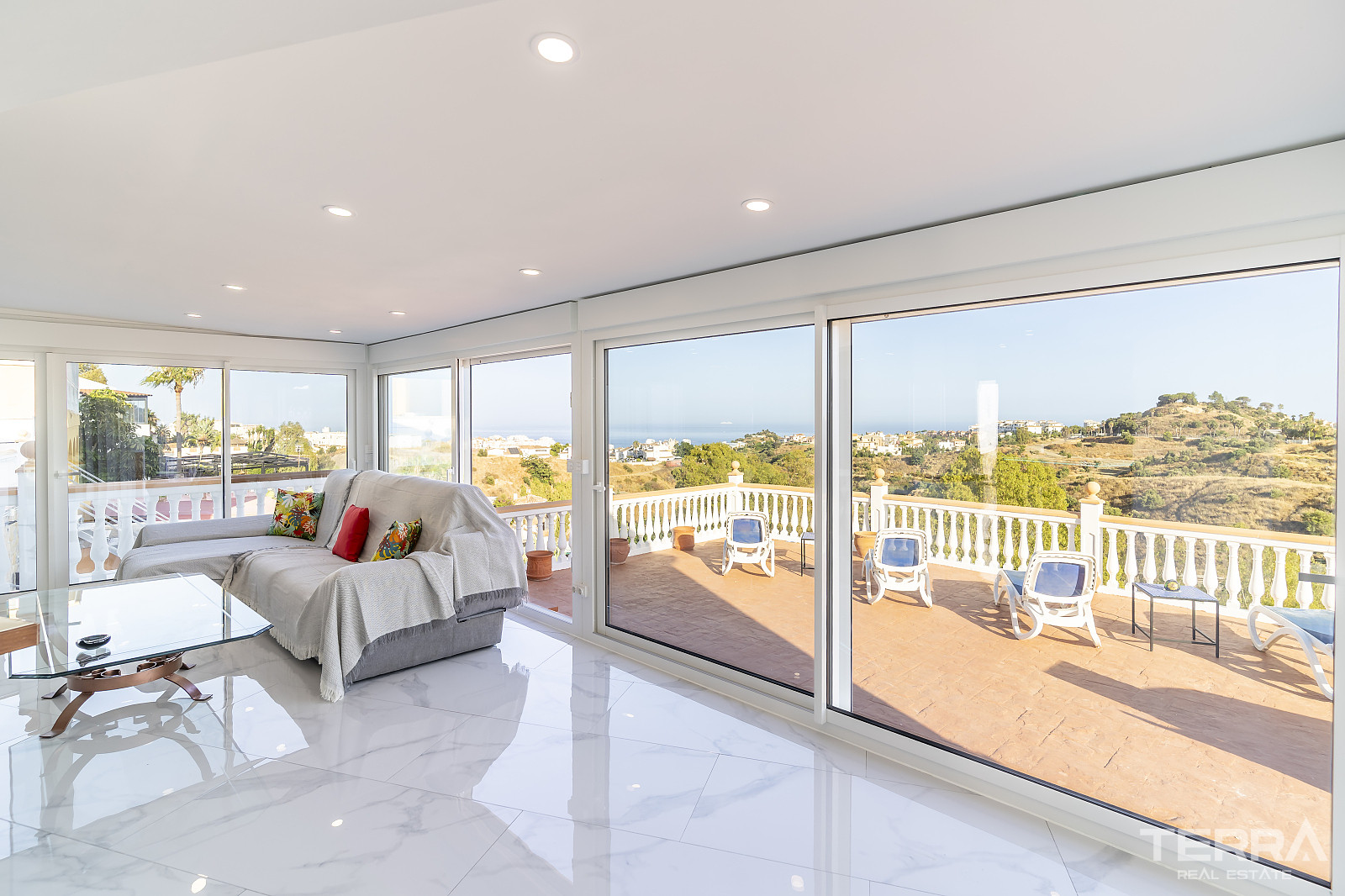 Sea View Villa for Sale in Benalmádena, Costa del Sol - 119243