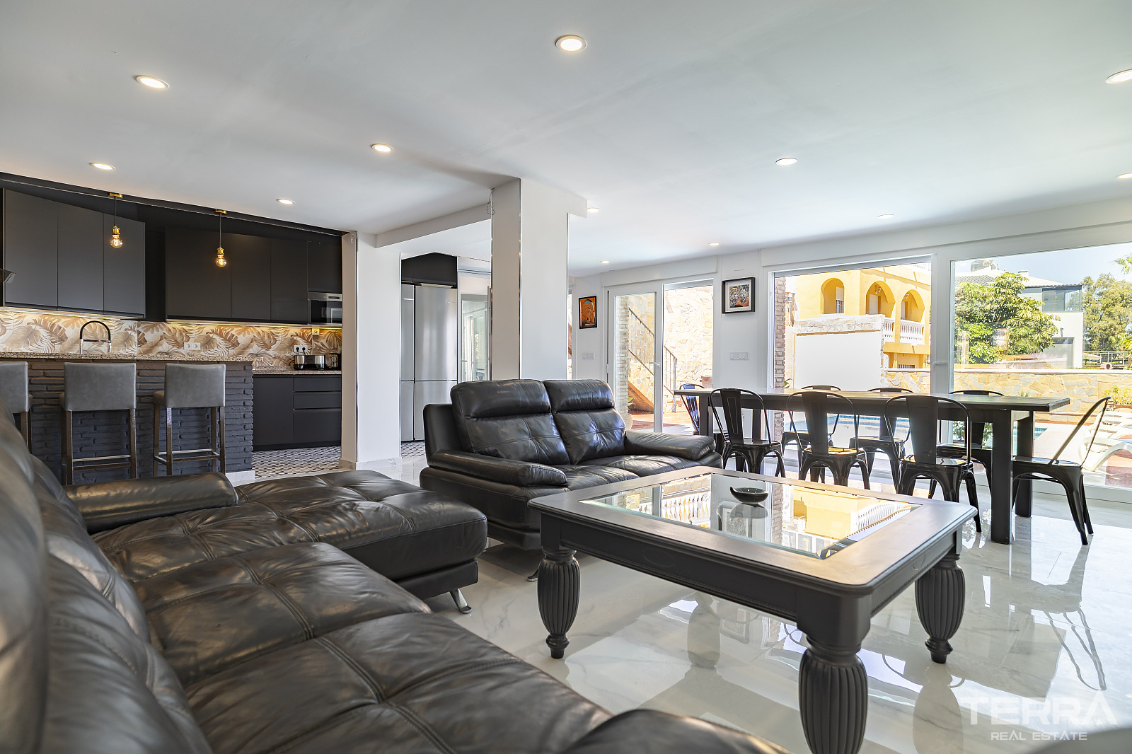 Sea View Villa for Sale in Benalmádena, Costa del Sol - 119245