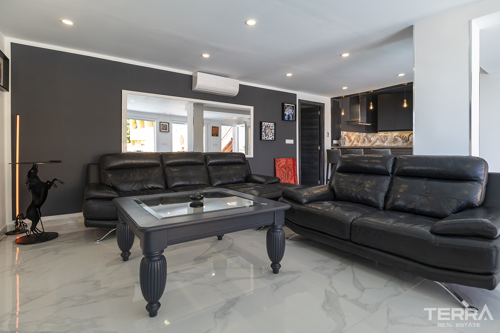 Sea View Villa for Sale in Benalmádena, Costa del Sol - 119247