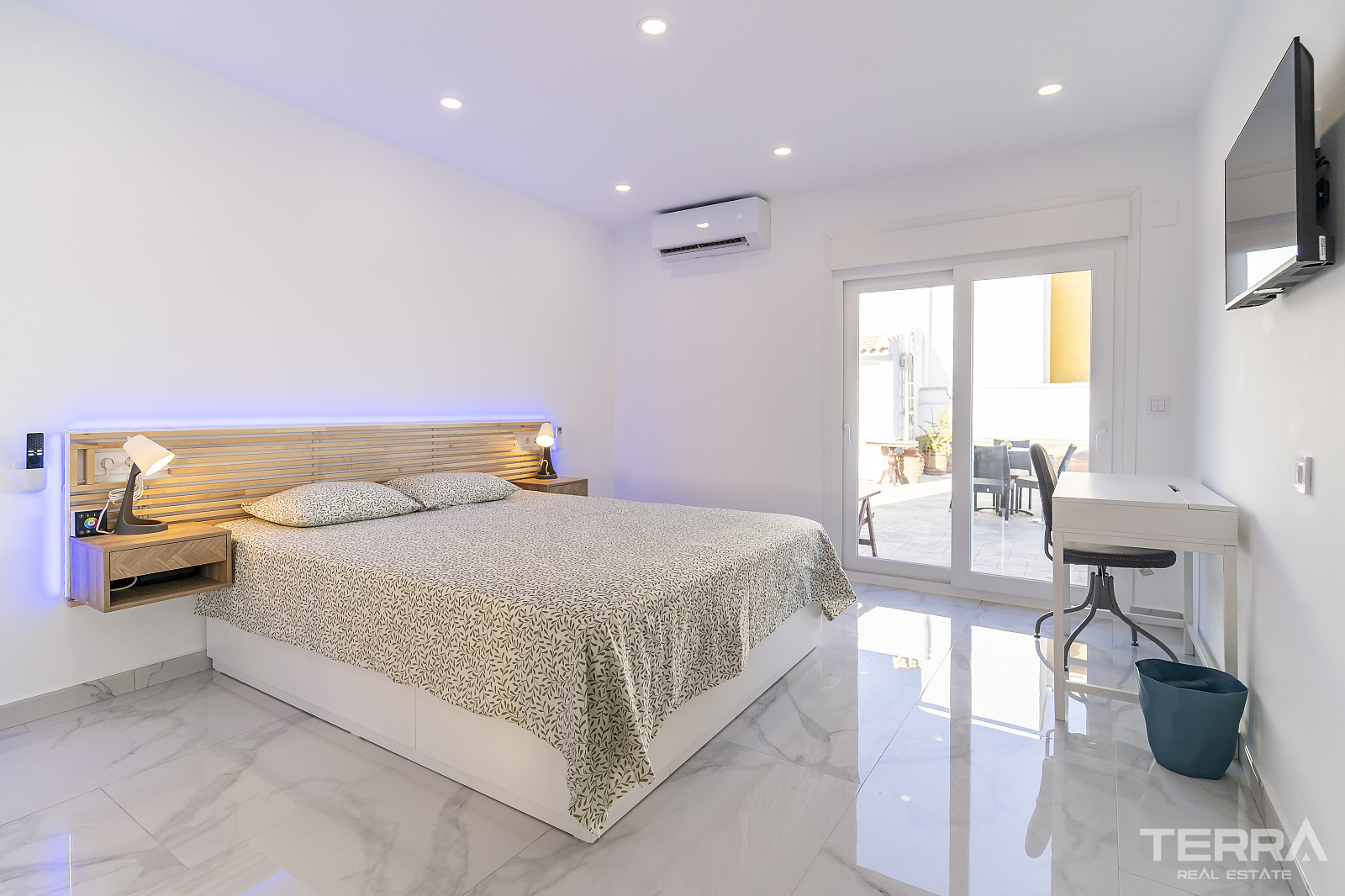 Sea View Villa for Sale in Benalmádena, Costa del Sol - 119257