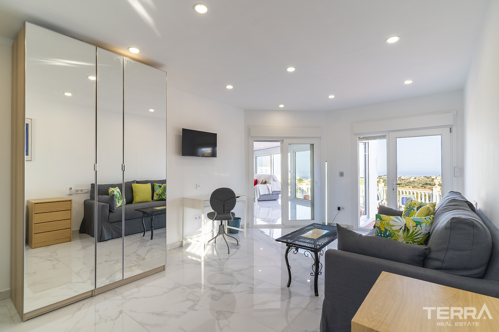 Sea View Villa for Sale in Benalmádena, Costa del Sol - 119271